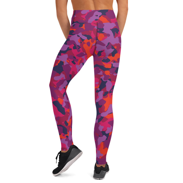 Leggings de cintura alta con estampado de camuflaje magenta