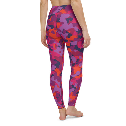 Leggings de cintura alta con estampado de camuflaje magenta