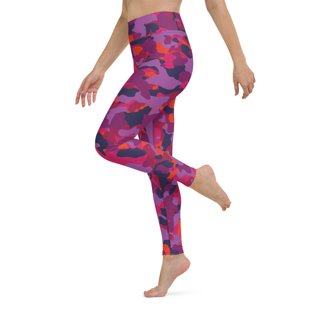 Leggings de cintura alta con estampado de camuflaje magenta