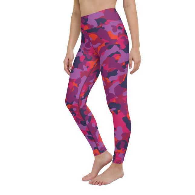 Leggings de cintura alta con estampado de camuflaje magenta