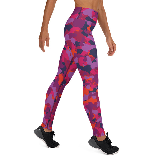 Leggings de cintura alta con estampado de camuflaje magenta