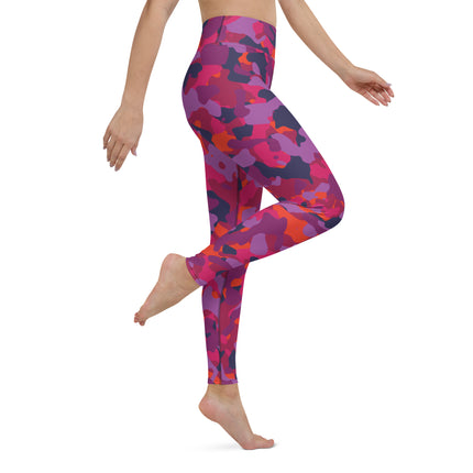 Leggings de cintura alta con estampado de camuflaje magenta